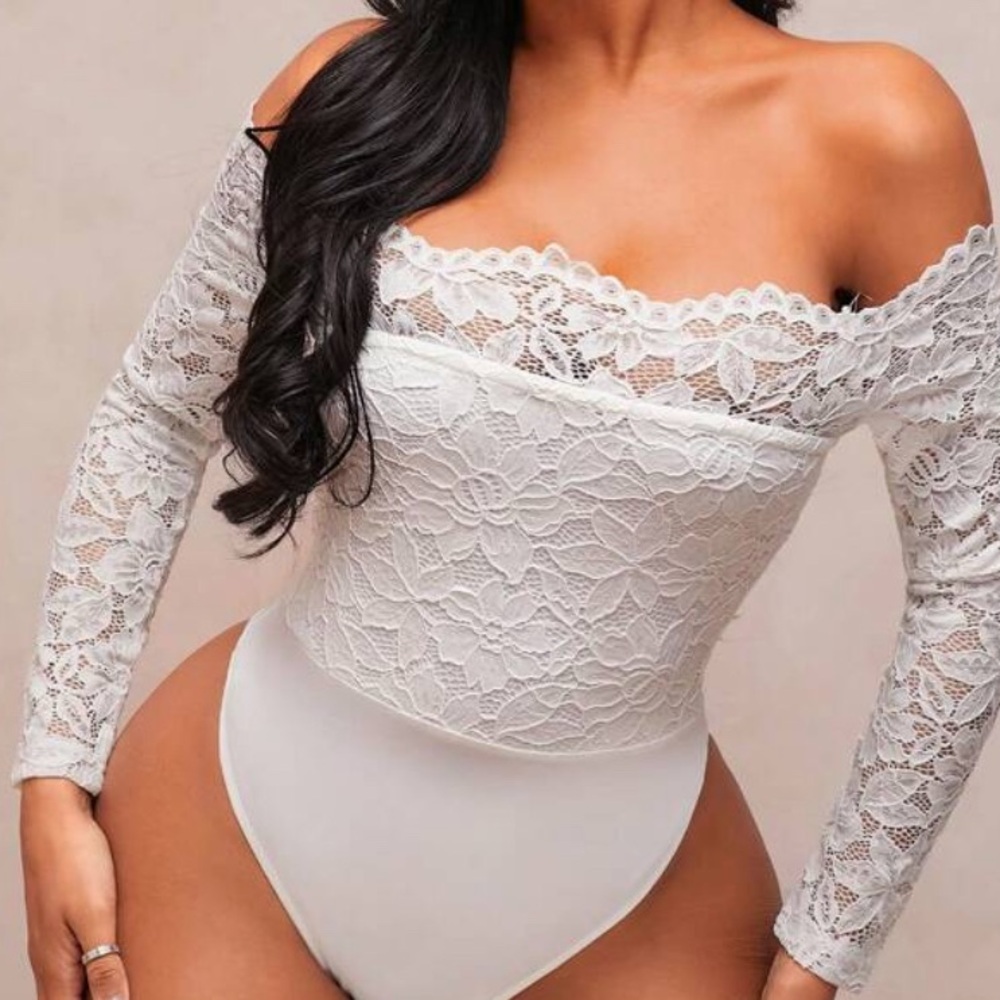 Elegant White Lace Off-Shoulder Bodysuit - Picture 3 of 7
